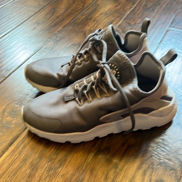 Nike women’s Huarache run size 7.5 - Picture 2 of 7